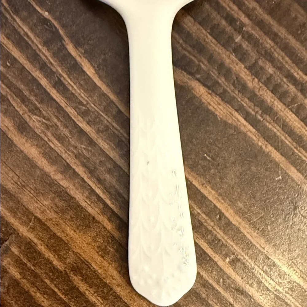 Mikasa Floral Design Cake Server